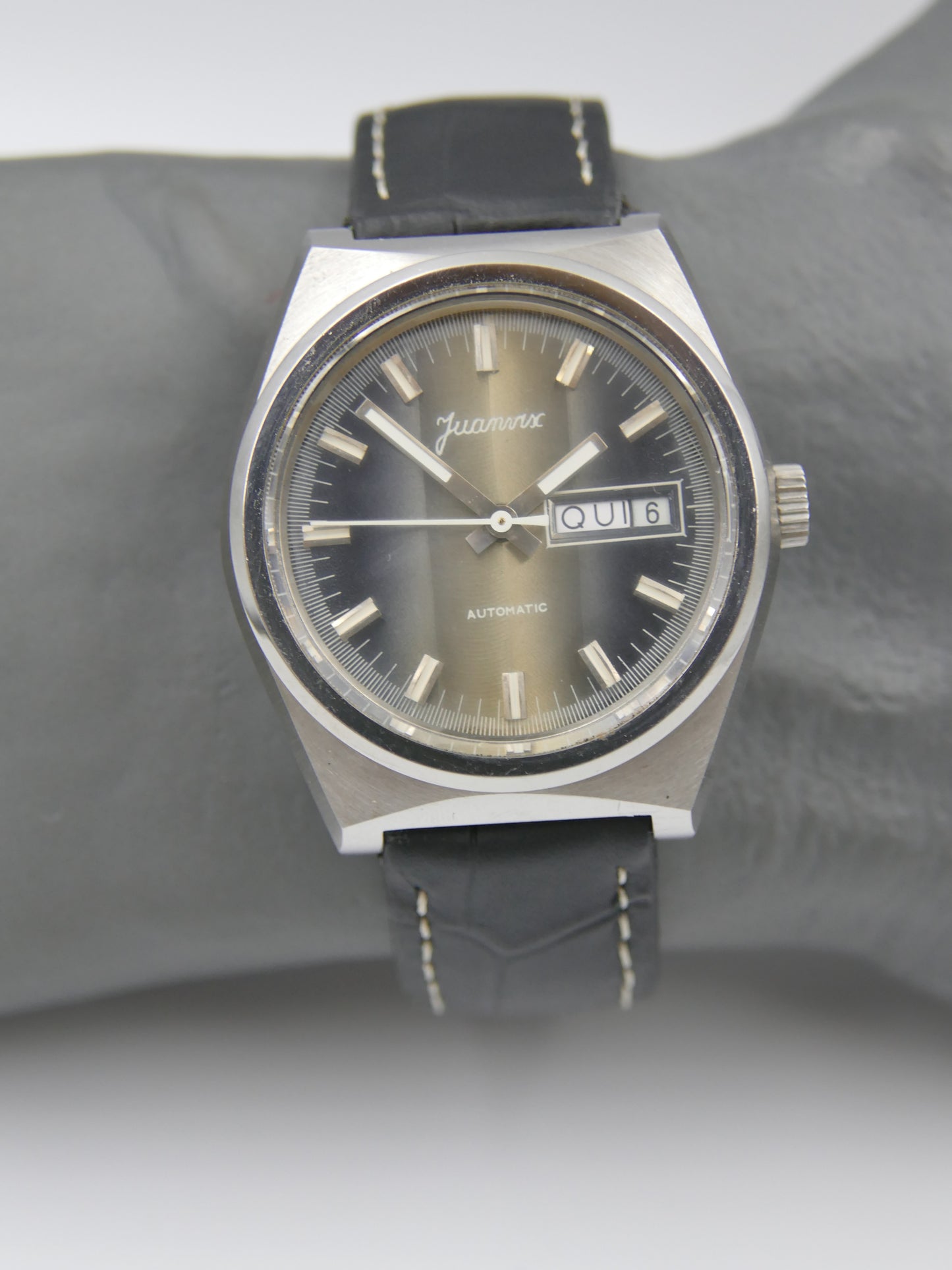 70s Vintage watch mens Juanvix Automatic FE 4612A  Vertical Slate Fumé Dial NOS
