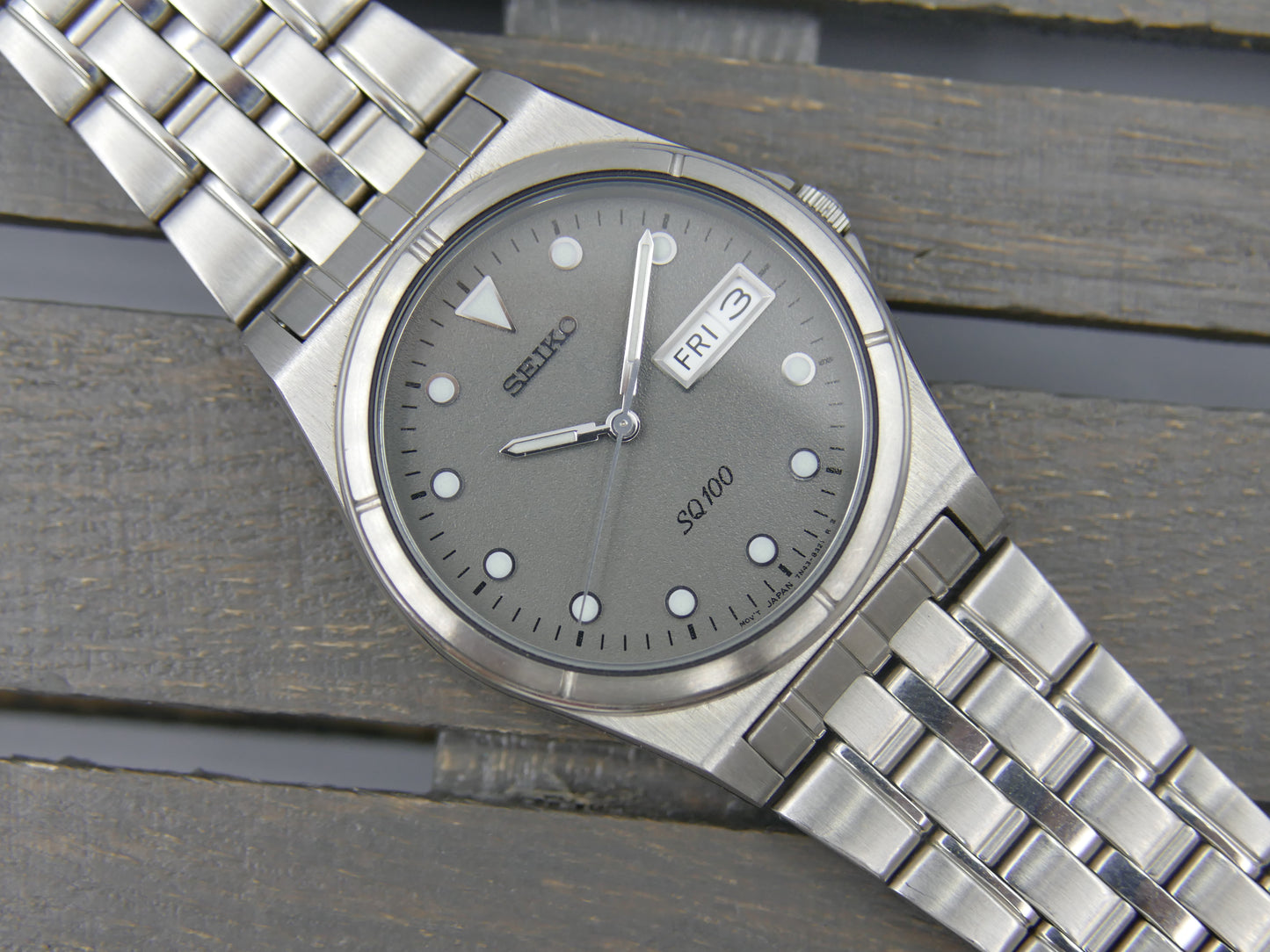 90s vintage watch mens japan SEIKO SQ 100 7N43-8200 NOS