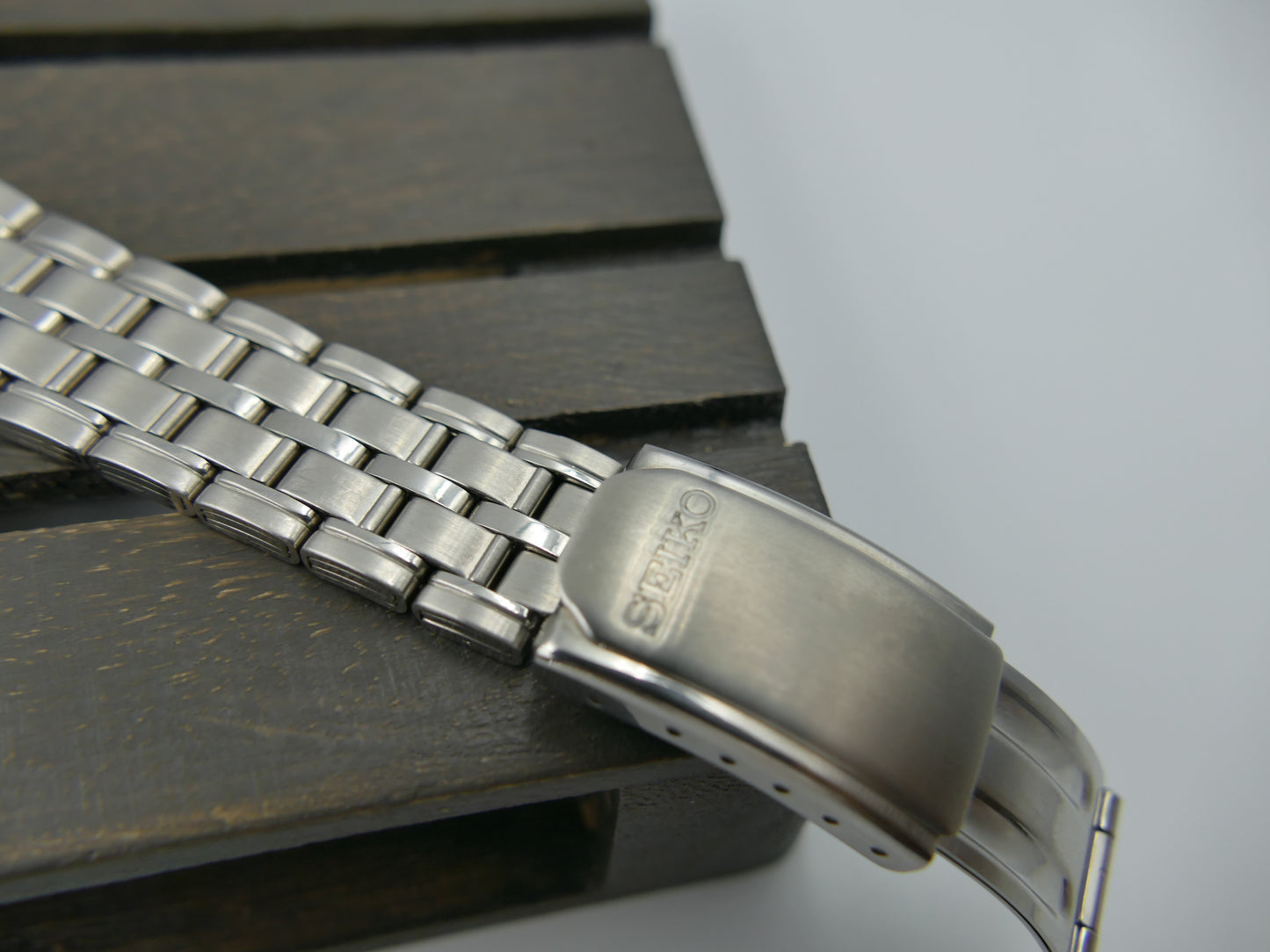 90s vintage watch mens japan SEIKO SQ 100 7N43-8200 NOS
