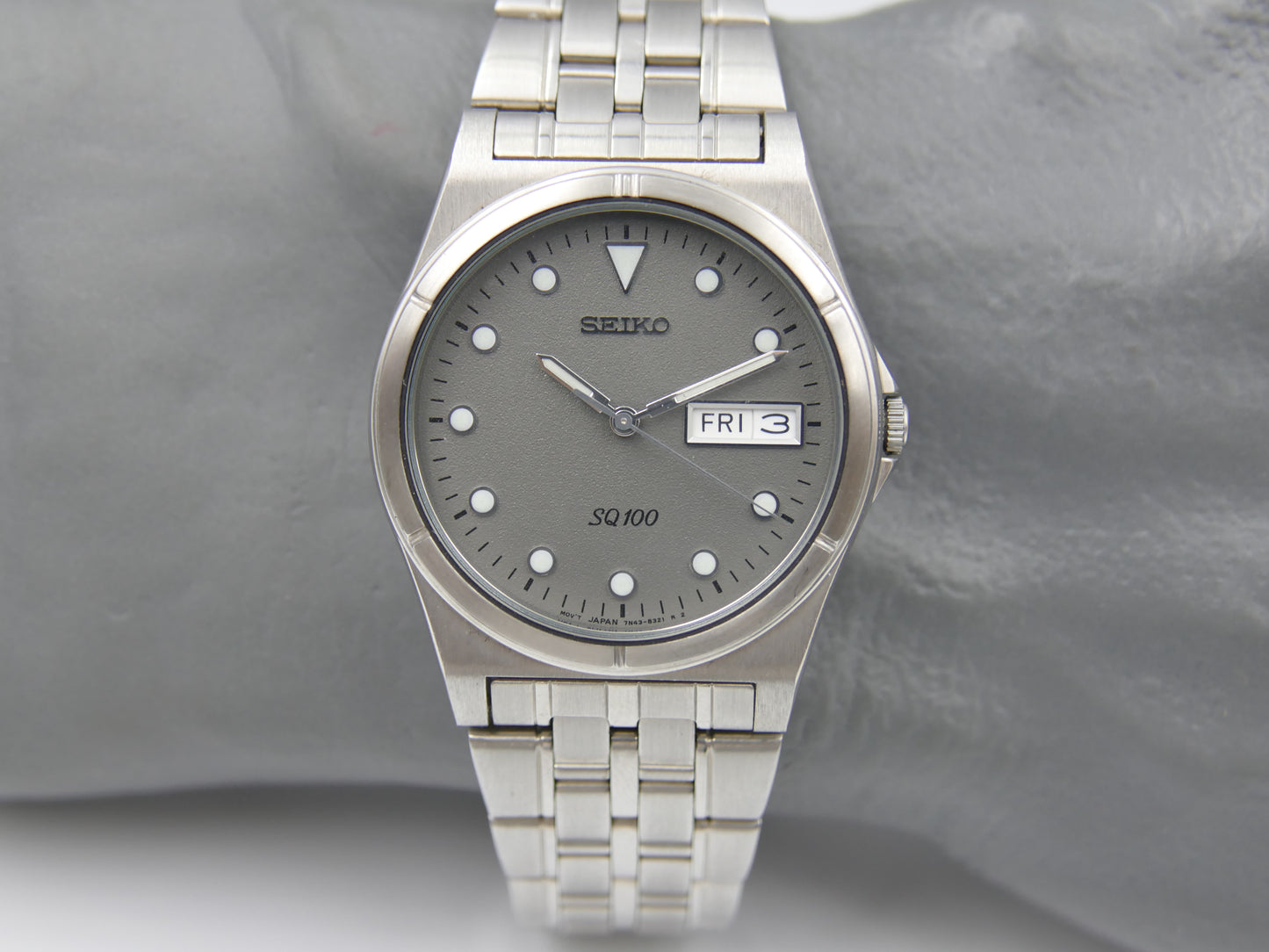 90s vintage watch mens japan SEIKO SQ 100 7N43-8200 NOS