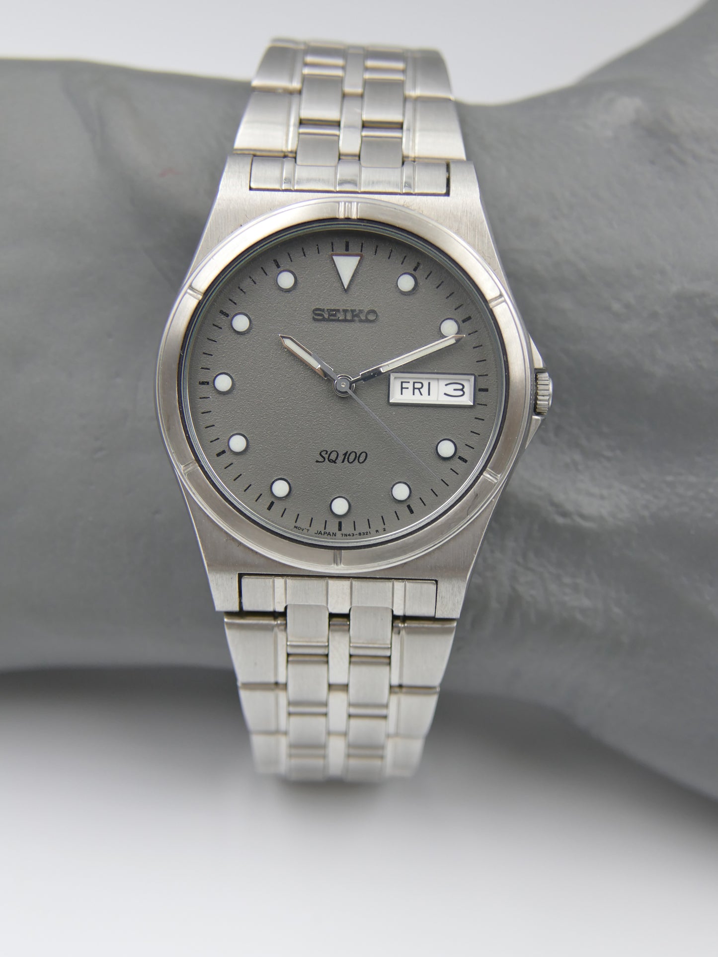 90s vintage watch mens japan SEIKO SQ 100 7N43-8200 NOS