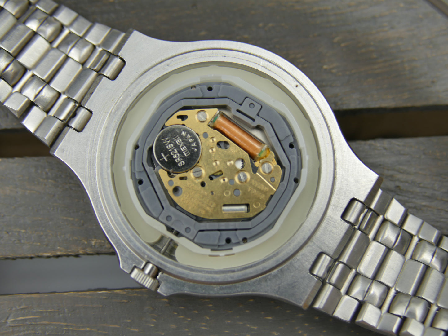 90s vintage watch mens Citizen Quartz Diver-Style 10 Bar Ref. 6110-G00115 - NOS (New Old Stock)