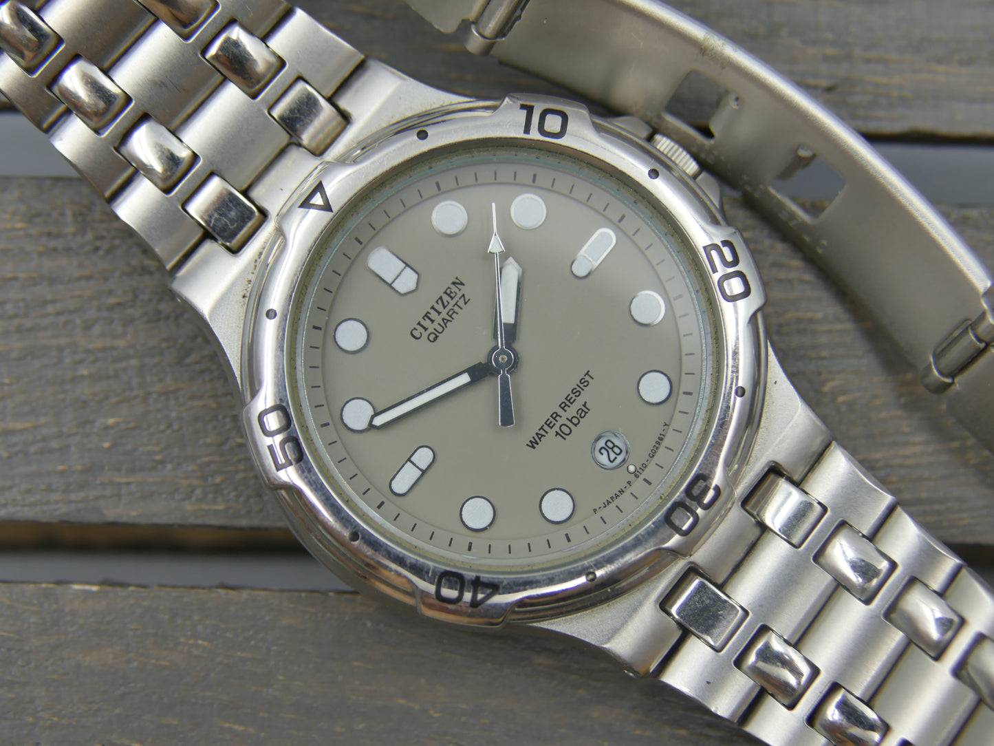90s vintage watch mens Citizen Quartz Diver-Style 10 Bar Ref. 6110-G00115 - NOS (New Old Stock)