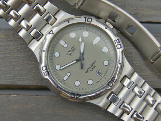 90s vintage watch mens Citizen Quartz Diver-Style 10 Bar Ref. 6110-G00115 - NOS (New Old Stock)