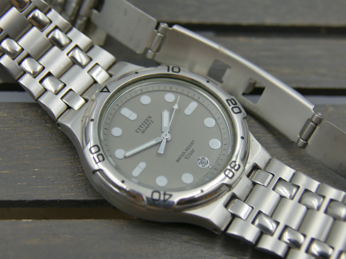 90s vintage watch mens Citizen Quartz Diver-Style 10 Bar Ref. 6110-G00115 - NOS (New Old Stock)