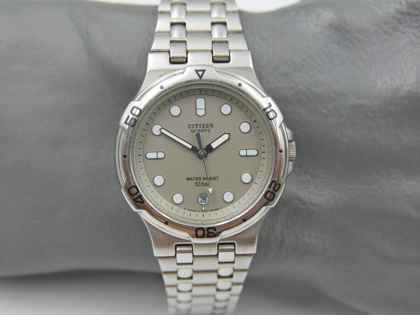 90s vintage watch mens Citizen Quartz Diver-Style 10 Bar Ref. 6110-G00115 - NOS (New Old Stock)