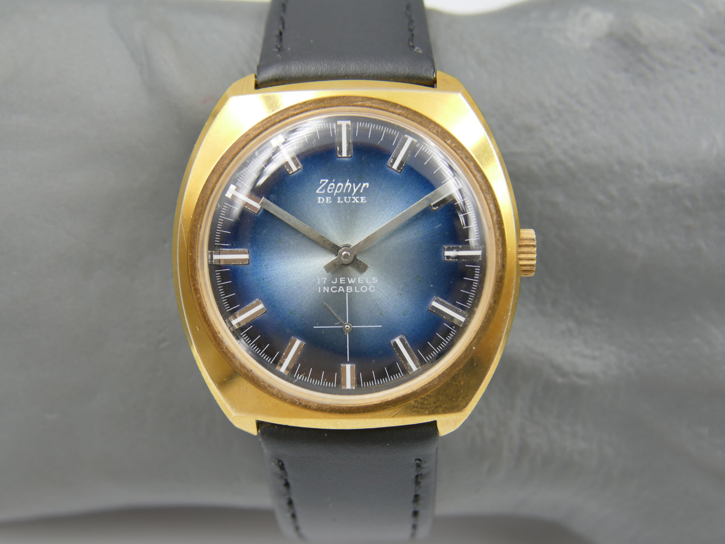 70s vintage watch mens Zephyr De Luxe hand wind Unitas 6325