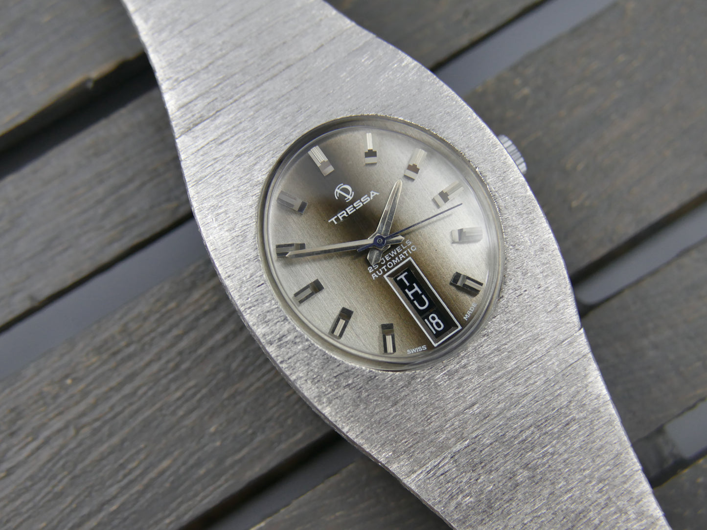 70s Vintage watch mens Tressa Lux Automatic eta Frosted Bark Texture Case Ref. 655 NOS
