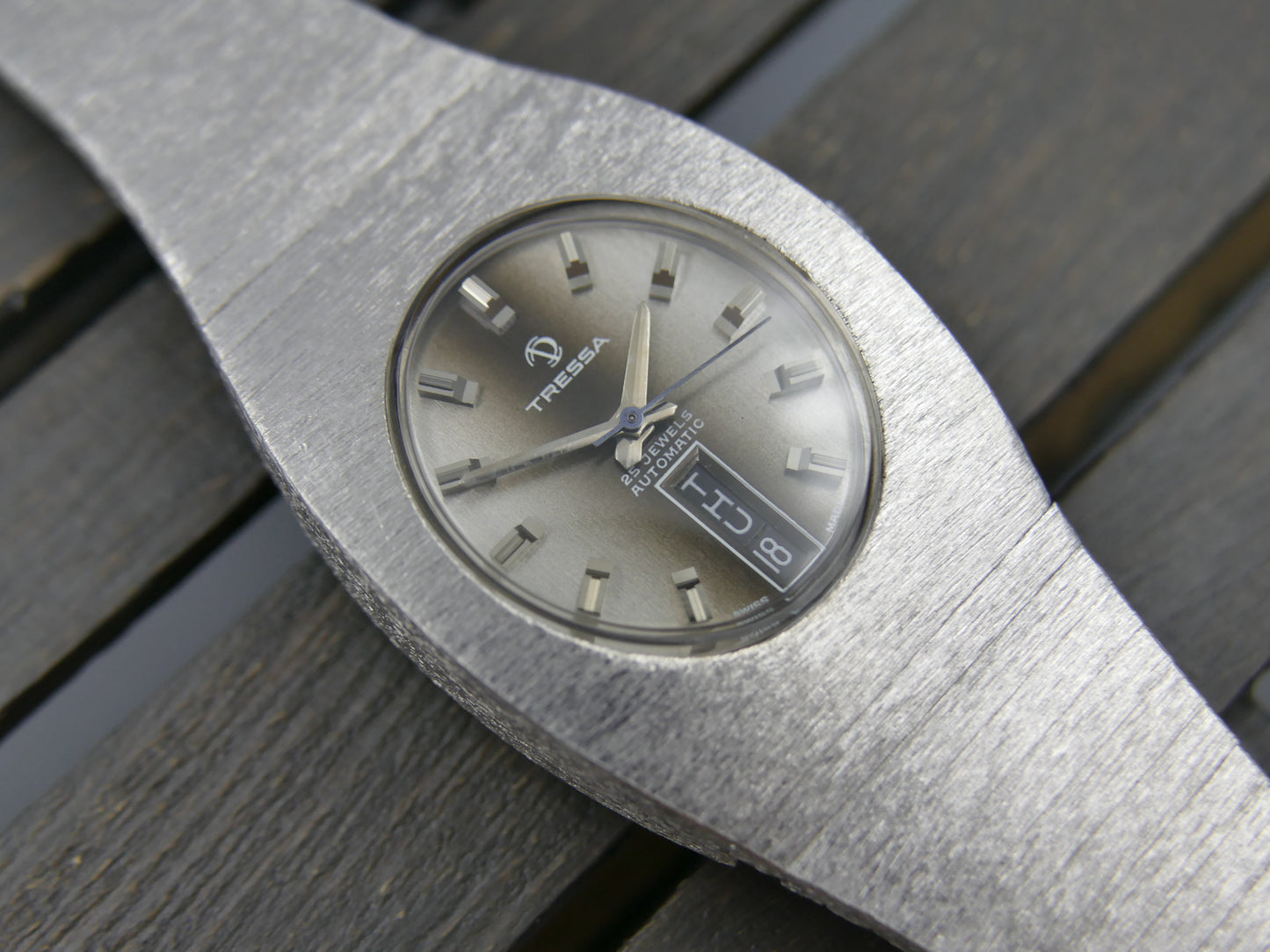 70s Vintage watch mens Tressa Lux Automatic eta Frosted Bark Texture Case Ref. 655 NOS