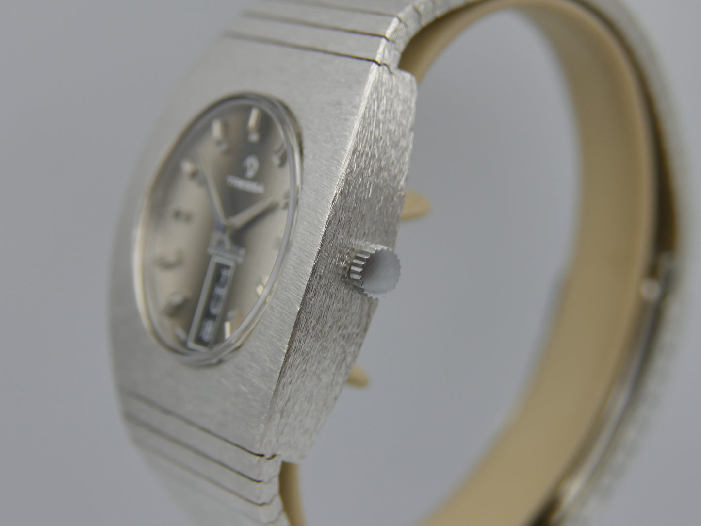 70s Vintage watch mens Tressa Lux Automatic eta Frosted Bark Texture Case Ref. 655 NOS