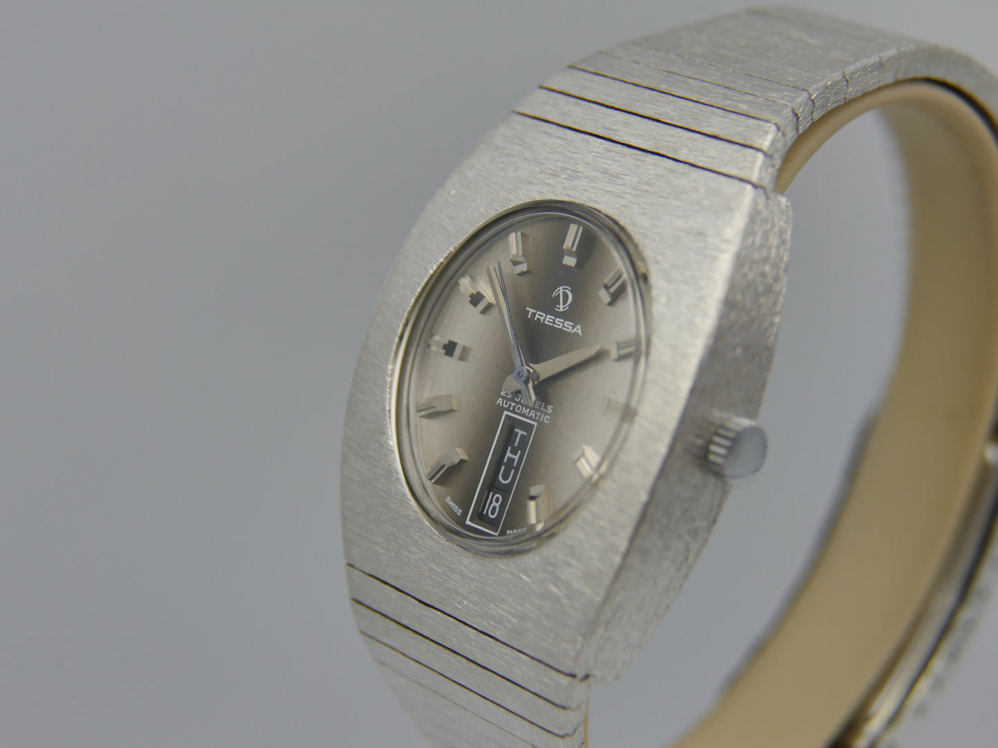 70s Vintage watch mens Tressa Lux Automatic eta Frosted Bark Texture Case Ref. 655 NOS