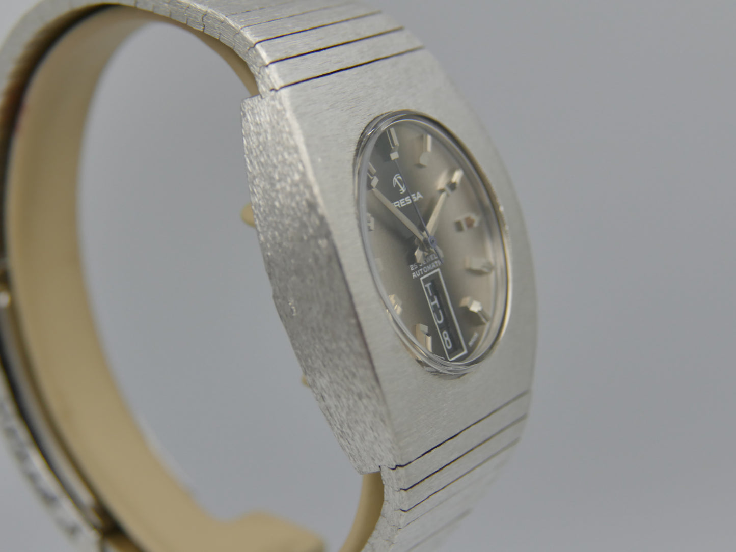 70s Vintage watch mens Tressa Lux Automatic eta Frosted Bark Texture Case Ref. 655 NOS