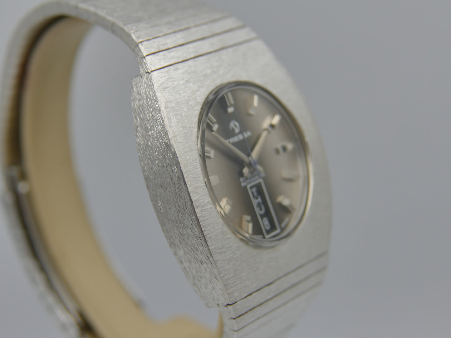 70s Vintage watch mens Tressa Lux Automatic eta Frosted Bark Texture Case Ref. 655 NOS