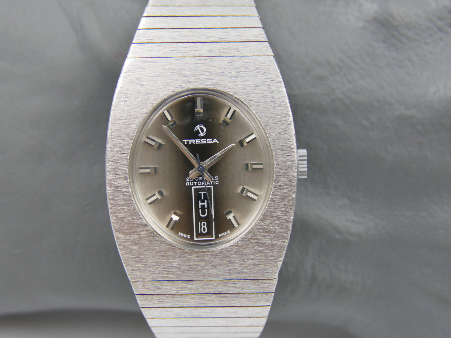 70s Vintage watch mens Tressa Lux Automatic eta Frosted Bark Texture Case Ref. 655 NOS