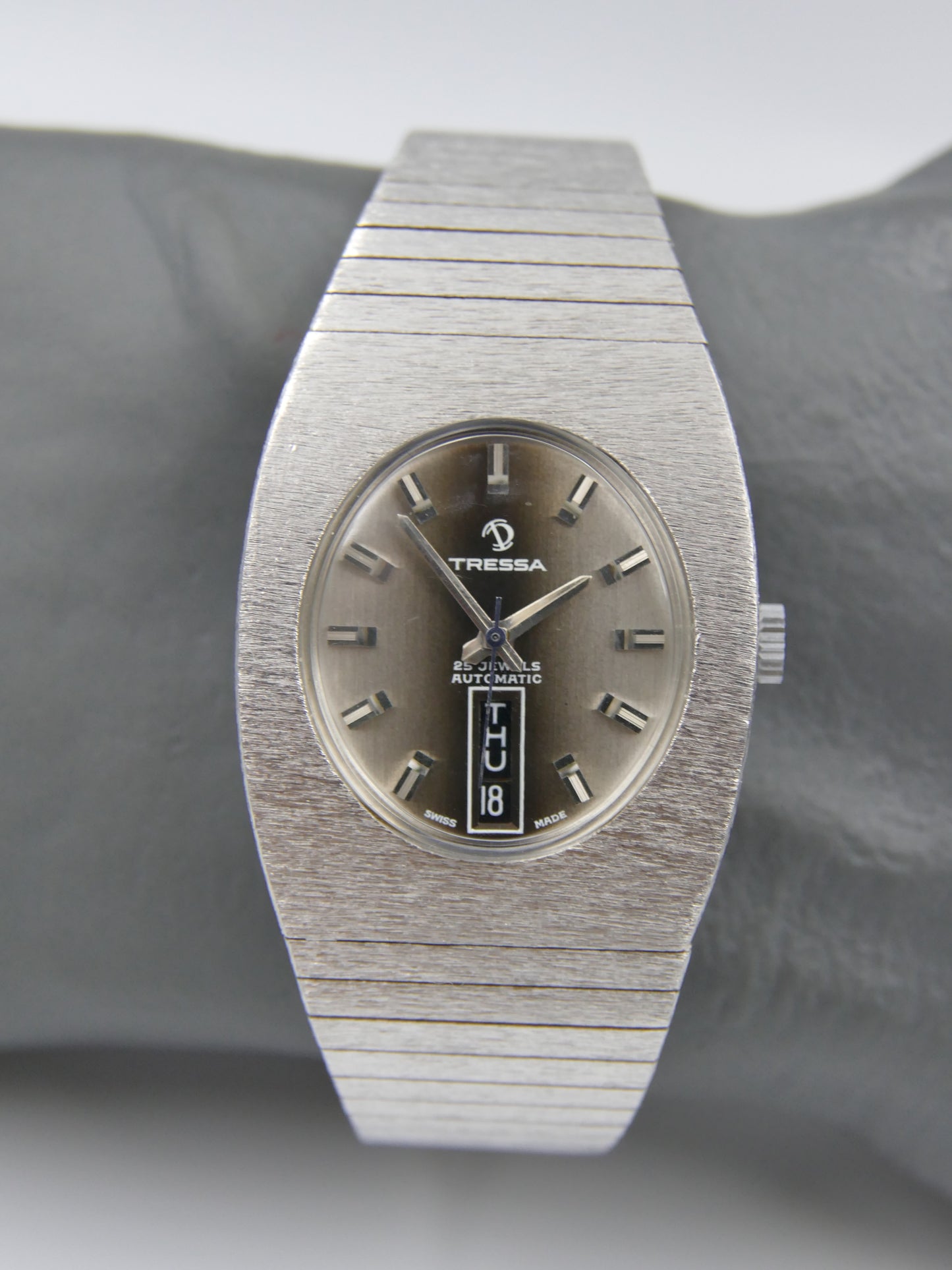 70s Vintage watch mens Tressa Lux Automatic eta Frosted Bark Texture Case Ref. 655 NOS