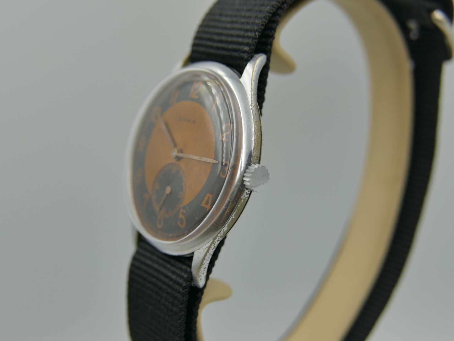 40s vintage watch mens Cyma bullseye salmon hand wind 032 patented serviced