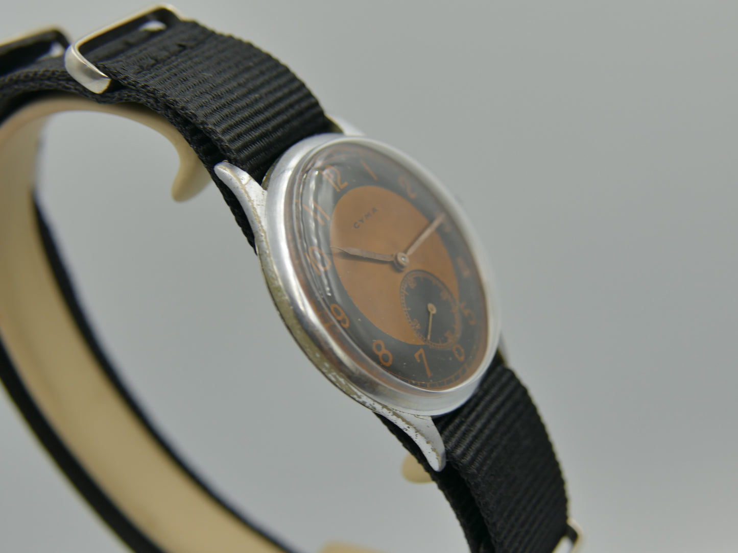 40s vintage watch mens Cyma bullseye salmon hand wind 032 patented serviced