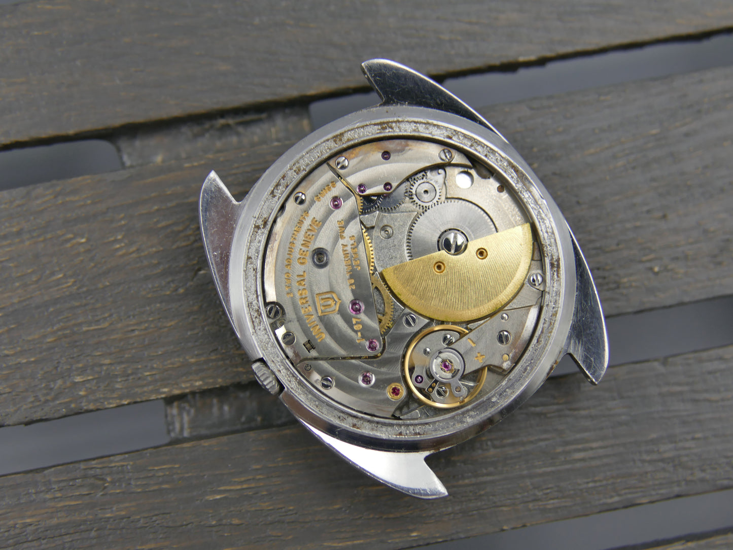 60s vintage watch mens Universal Geneve White Shadow Automatic microtor 1-67 Ref. 867103 ultra slim thin serviced
