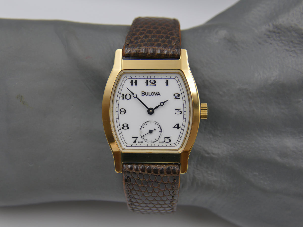 80s vintage watch mens Bulova Tonneau tortue Turtle Ref. 13090 hand wind Peseux 7001