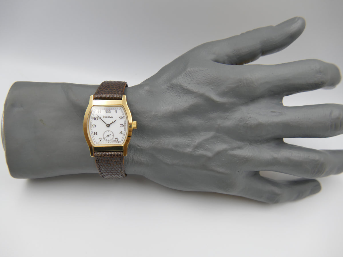 80s vintage watch mens Bulova Tonneau tortue Turtle Ref. 13090 hand wind Peseux 7001