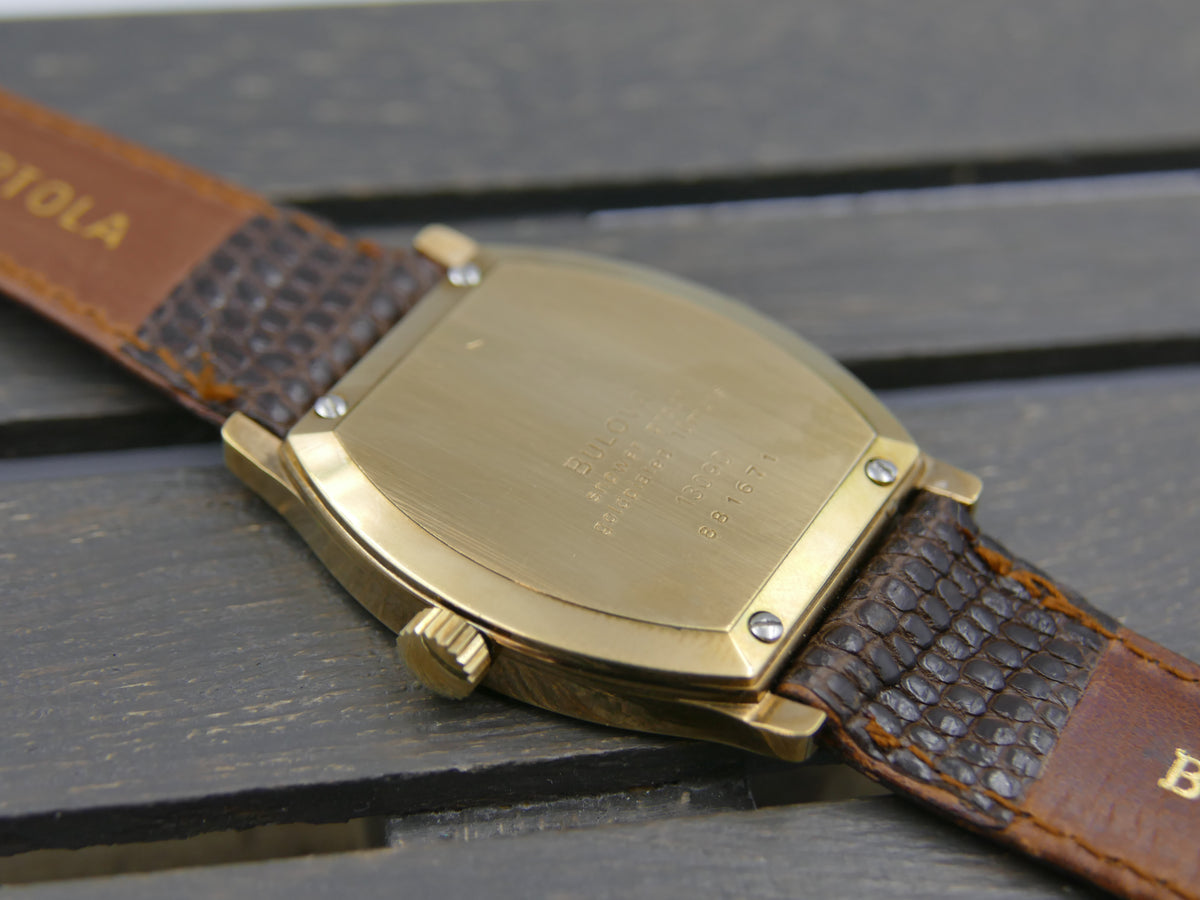 80s vintage watch mens Bulova Tonneau tortue Turtle Ref. 13090 hand wind Peseux 7001