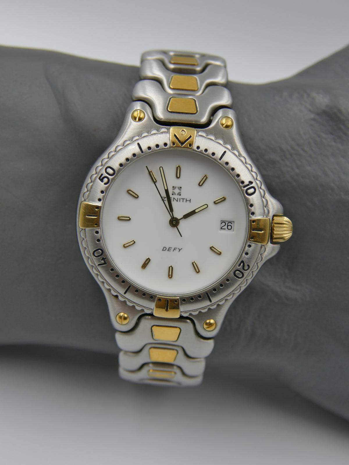90s vintage watch mens Zenith Defy Ref. 59.2000.337 white dial