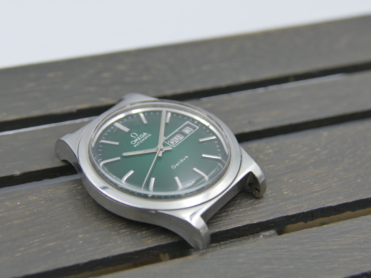 70s vintage watch mens Omega geneve ref 166.0169 automatic cal. 1022 green steel 36mm
