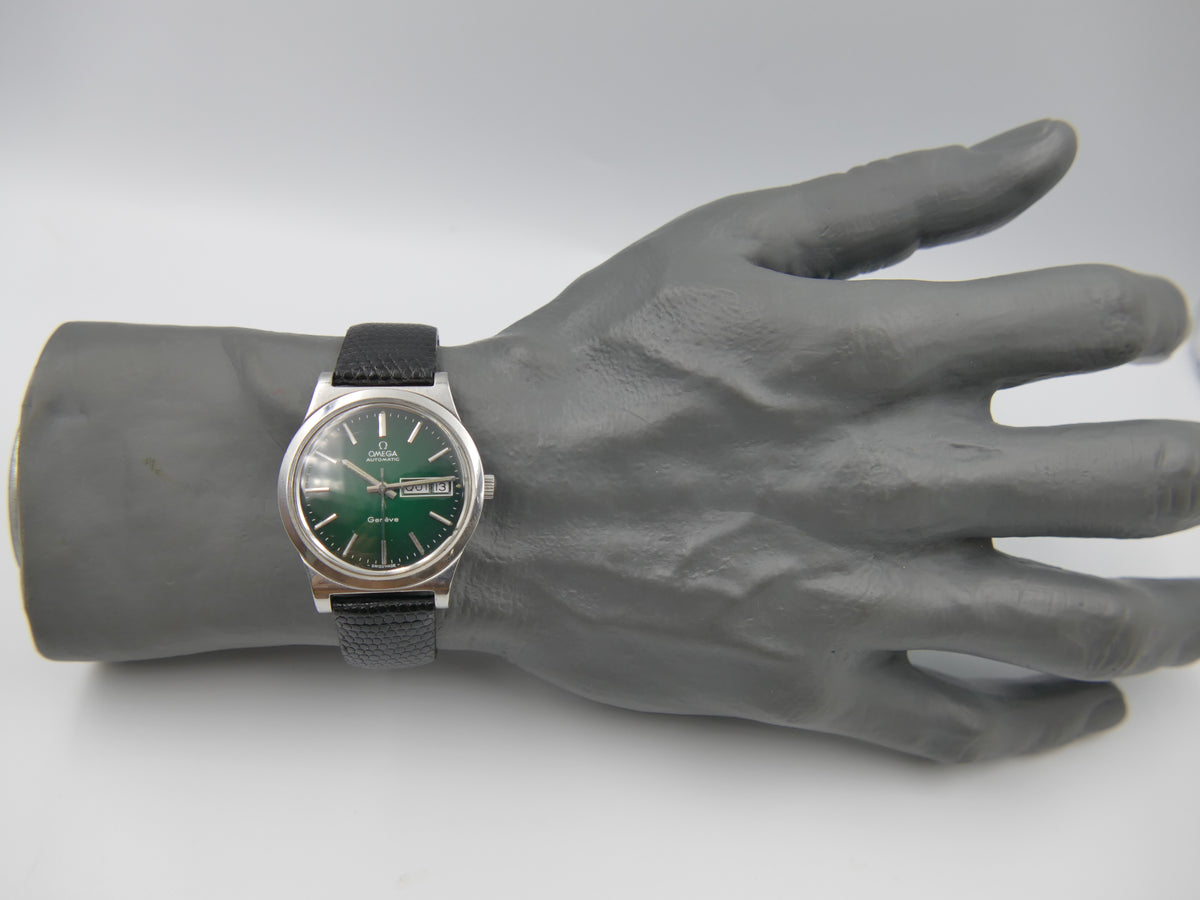 70s vintage watch mens Omega geneve ref 166.0169 automatic cal. 1022 green steel 36mm